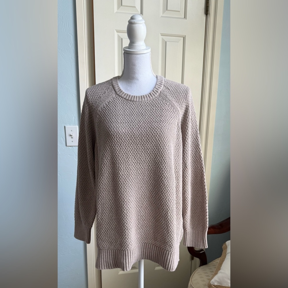 Old Navy Women's Light Tan Crew Neck Sweater